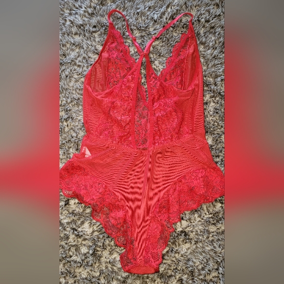 LINGERIE - Picture 10 of 15